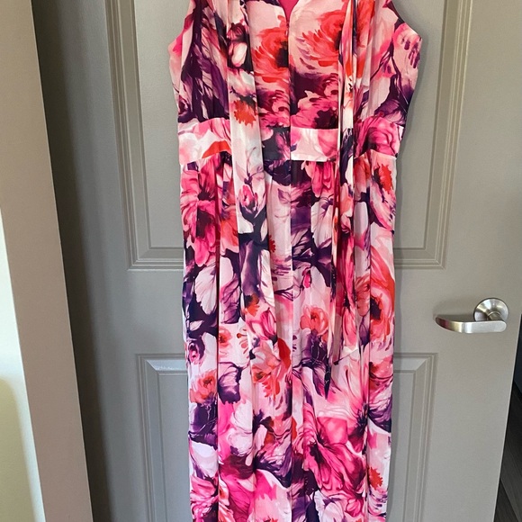 Eliza J Halter Maxi Dress - Picture 5 of 8